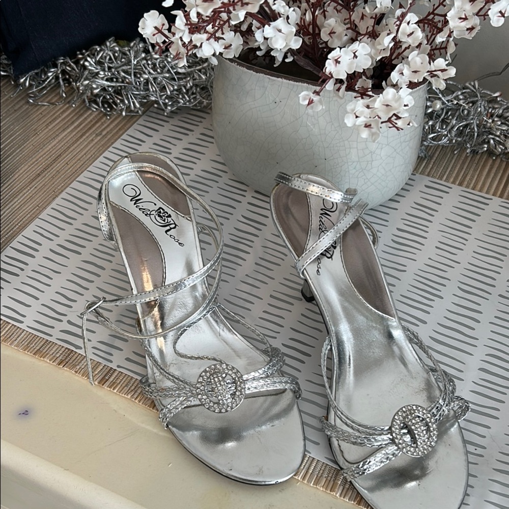 Wild Rose Silver Strappy Glamorous Heels Size 7.5